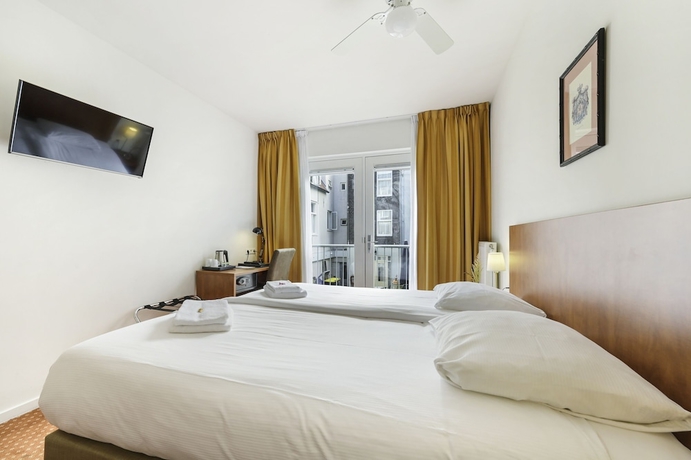 Imagen de la habitación del Hotel Ambassador City Centre. Foto 16