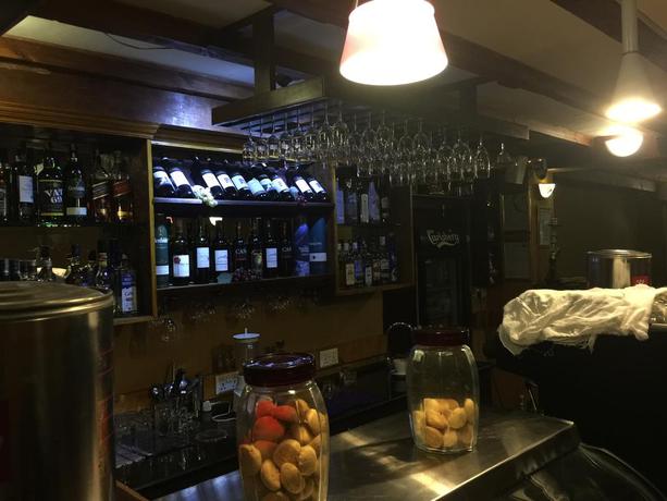 Imagen del bar/restaurante del Hotel Ambassador Garden Home. Foto 3