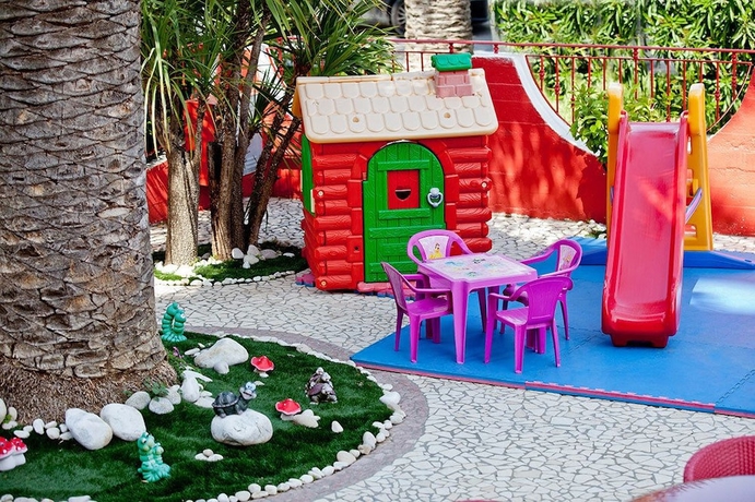 Imagen de los exteriores del Hotel Ambassador, Grottammare. Foto 15