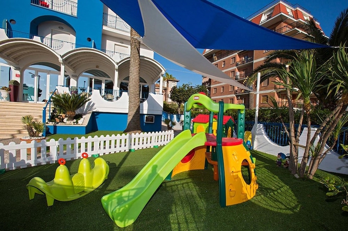 Imagen de los exteriores del Hotel Ambassador, Grottammare. Foto 17