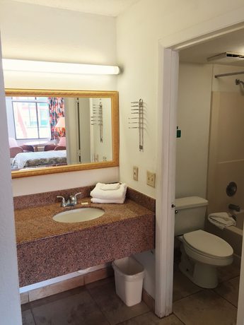 Imagen de la habitación del Hotel Ambassador Inn, Kissimmee. Foto 5