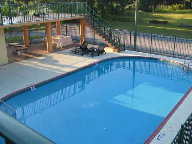 Imagen de la piscina del Hotel Ambassador Inn, Kissimmee. Foto 11