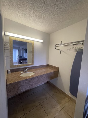 Imagen de la habitación del Hotel Ambassador Inn, Kissimmee. Foto 10