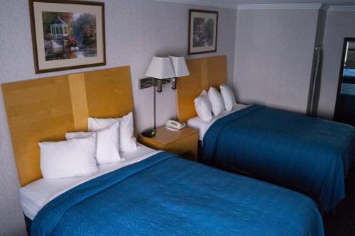 Imagen de la habitación del Hotel Ambassador Inn and Suites. Foto 2