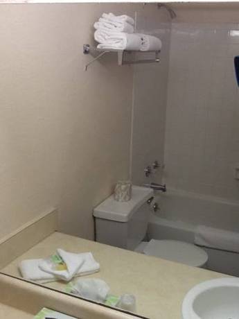 Imagen de la habitación del Hotel Ambassador Inn and Suites, Manchester. Foto 4