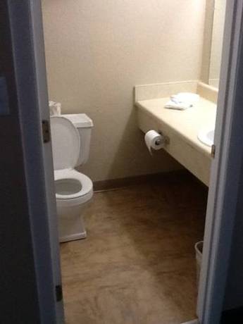 Imagen de la habitación del Hotel Ambassador Inn and Suites, Manchester. Foto 12