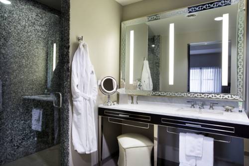Imagen de la habitación del Hotel Ambassador Kansas City, Autograph Collection. Foto 7