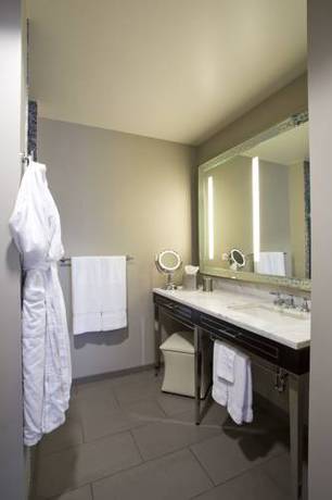 Imagen de la habitación del Hotel Ambassador Kansas City, Autograph Collection. Foto 14