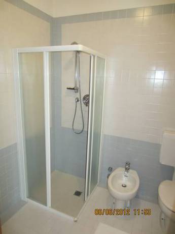 Imagen de la habitación del Hotel Ambassador Meuble. Foto 4