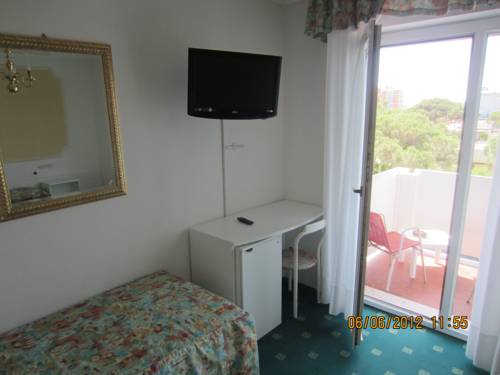 Imagen de la habitación del Hotel Ambassador Meuble. Foto 7