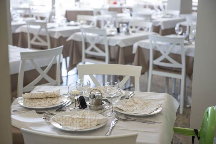 Imagen del bar/restaurante del Hotel Ambassador, Mondolfo. Foto 3