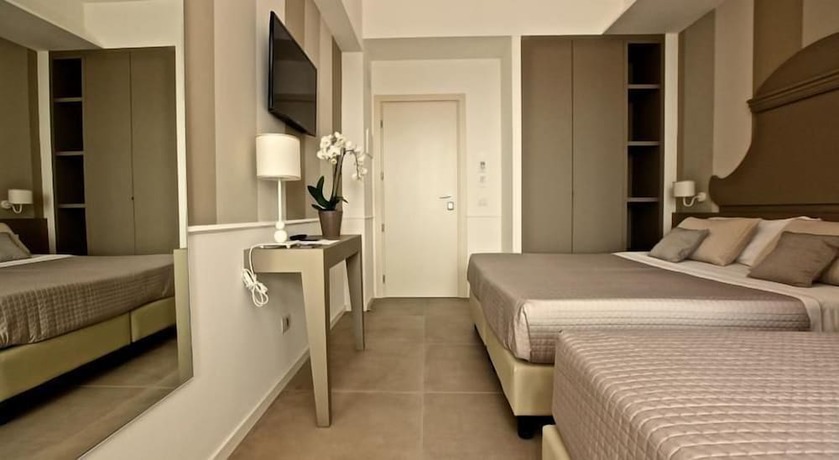 Imagen de la habitación del Hotel Ambassador, Mondolfo. Foto 10