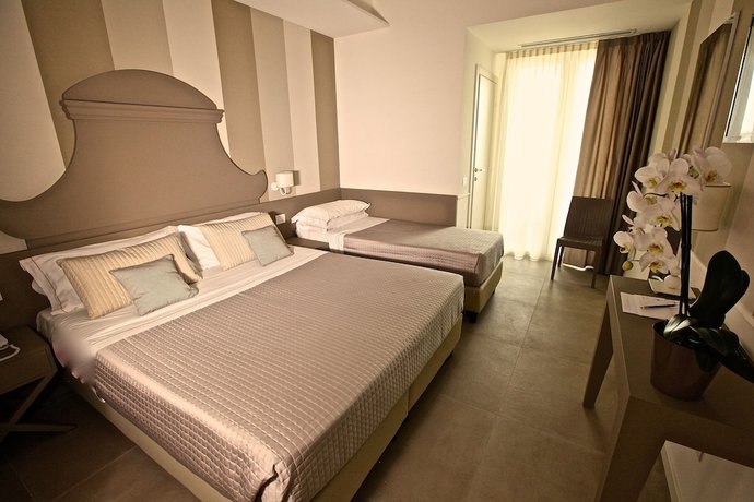 Imagen de la habitación del Hotel Ambassador, Mondolfo. Foto 14