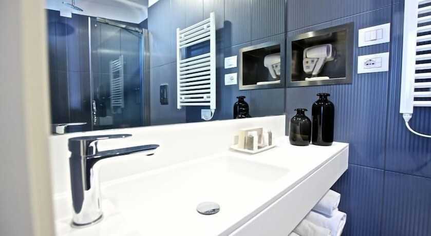 Imagen de la habitación del Hotel Ambassador, Mondolfo. Foto 19