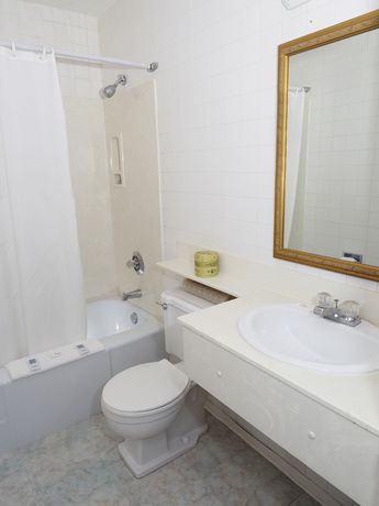 Imagen de la habitación del Hotel Ambassador Motel. Foto 7