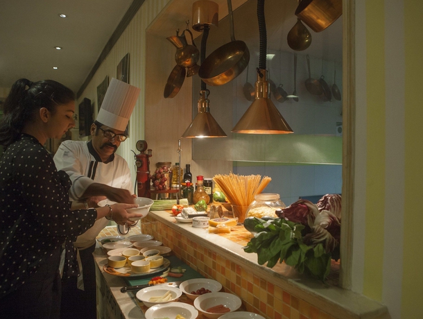 Imagen del bar/restaurante del Hotel Ambassador, New Delhi - Ihcl Seleqtions. Foto 2