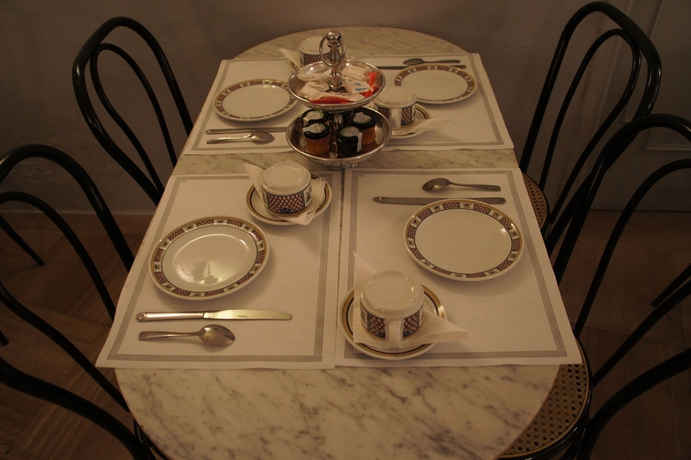 Imagen del bar/restaurante del Hotel Ambassador, Niza. Foto 4