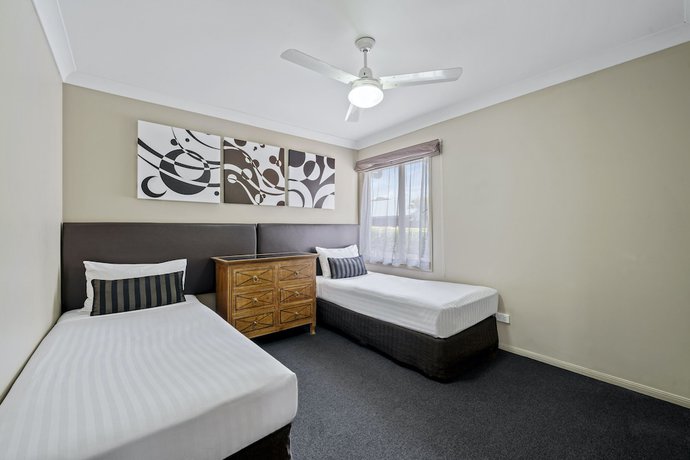 Imagen de la habitación del Hotel Ambassador On Ruthven. Foto 5