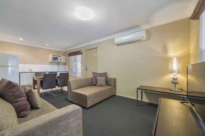 Imagen de la habitación del Hotel Ambassador On Ruthven. Foto 8