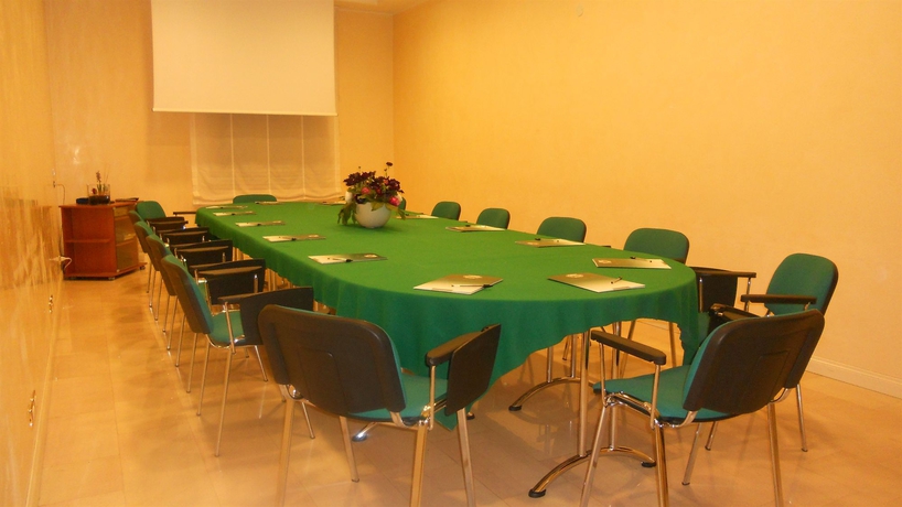 Imagen de los interiores del Hotel Ambassador Palace. Foto 5