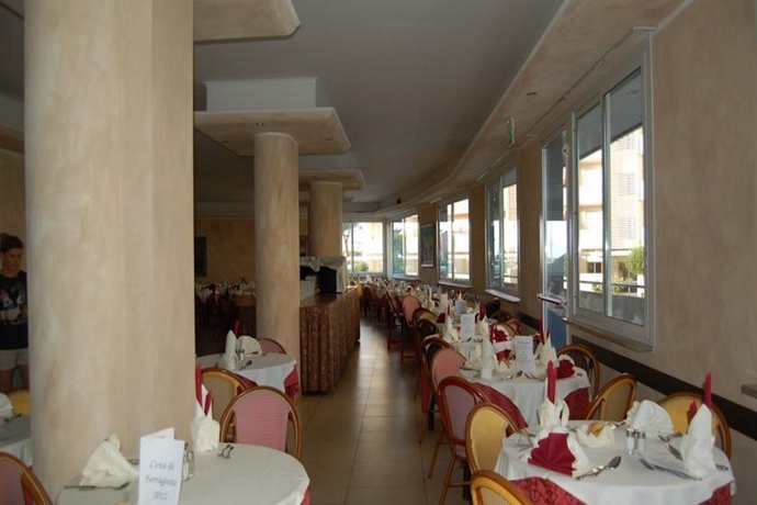 Imagen general del Hotel Ambassador, Porto Santa Margherita. Foto 4