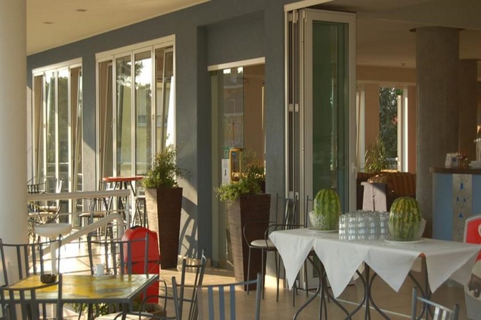 Imagen general del Hotel Ambassador, Porto Santa Margherita. Foto 16