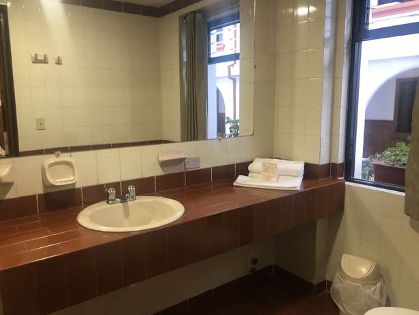 Imagen de la habitación del Hotel Ambassador, Quito. Foto 2