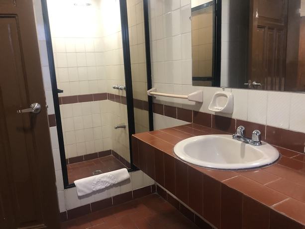 Imagen de la habitación del Hotel Ambassador, Quito. Foto 12