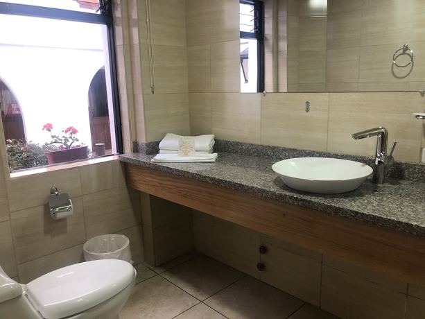 Imagen de la habitación del Hotel Ambassador, Quito. Foto 13