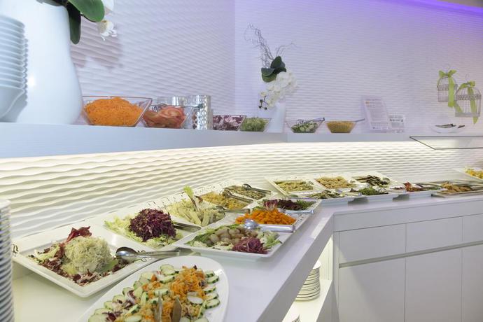 Imagen del bar/restaurante del Hotel Ambassador, Riccione. Foto 2