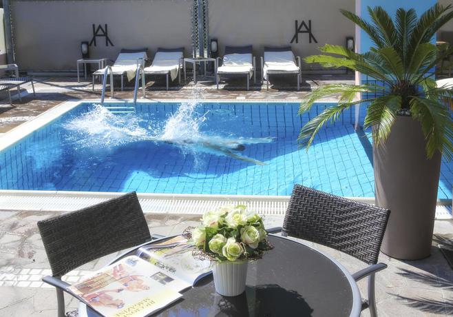Imagen de la piscina del Hotel Ambassador, Riccione. Foto 13