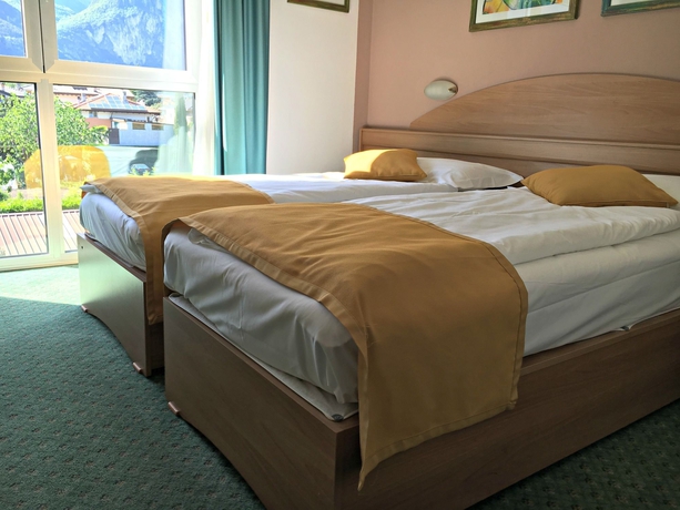 Imagen de la habitación del Hotel Ambassador Suite. Foto 3
