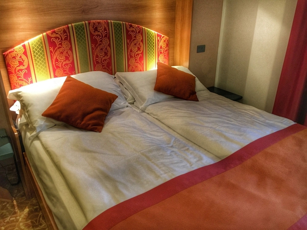 Imagen de la habitación del Hotel Ambassador Suite. Foto 9