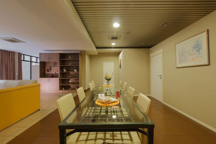 Imagen del bar/restaurante del Hotel Ambassador Suites Antwerp. Foto 2