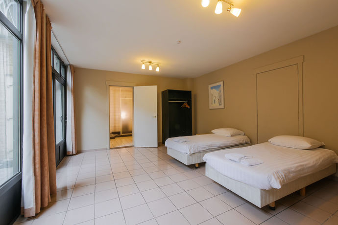 Imagen de la habitación del Hotel Ambassador Suites Antwerp. Foto 6