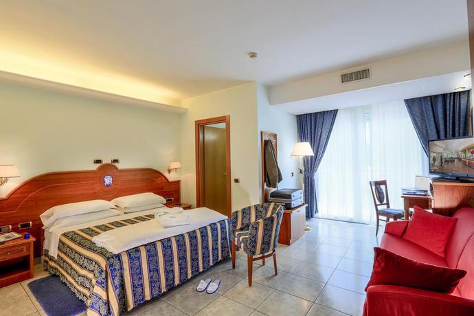Imagen de la habitación del Hotel Ambassador, Tortoreto Lido. Foto 6