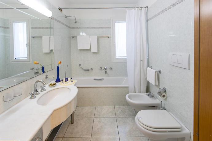 Imagen de la habitación del Hotel Ambassador, Tortoreto Lido. Foto 9