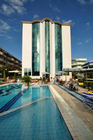 Imagen de la piscina del Hotel Ambassador, Tortoreto Lido. Foto 18