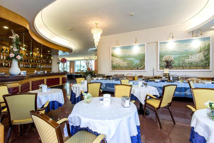 Imagen del bar/restaurante del Hotel Ambassador, Tortoreto Lido. Foto 3