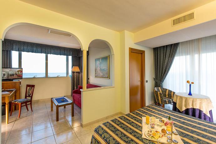 Imagen de la habitación del Hotel Ambassador, Tortoreto Lido. Foto 10