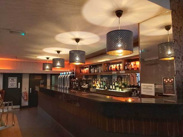 Imagen del bar/restaurante del Hotel Ambassador hotel, Neath. Foto 2