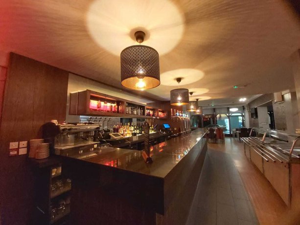 Imagen del bar/restaurante del Hotel Ambassador hotel, Neath. Foto 7