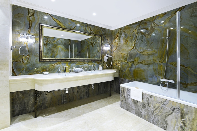 Imagen de la habitación del Hotel Ambassadori Tbilisi. Foto 19