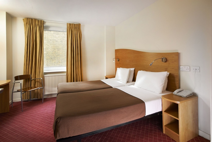 Imagen de la habitación del Hotel Ambassadors. Foto 5