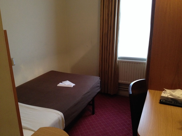 Imagen de la habitación del Hotel Ambassadors. Foto 6