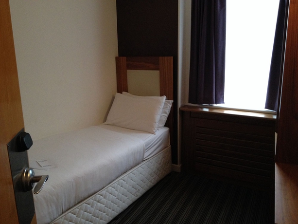 Imagen de la habitación del Hotel Ambassadors. Foto 7