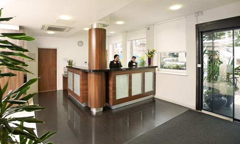 Imagen de los interiores del Hotel Ambassadors. Foto 15