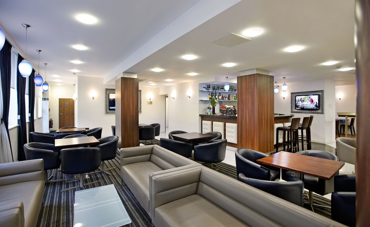 Imagen de los interiores del Hotel Ambassadors. Foto 16