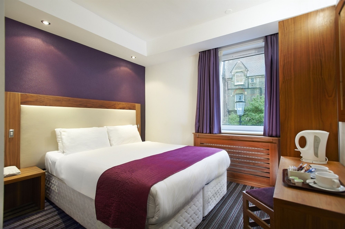 Imagen de la habitación del Hotel Ambassadors. Foto 10