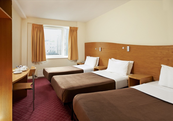 Imagen de la habitación del Hotel Ambassadors. Foto 12